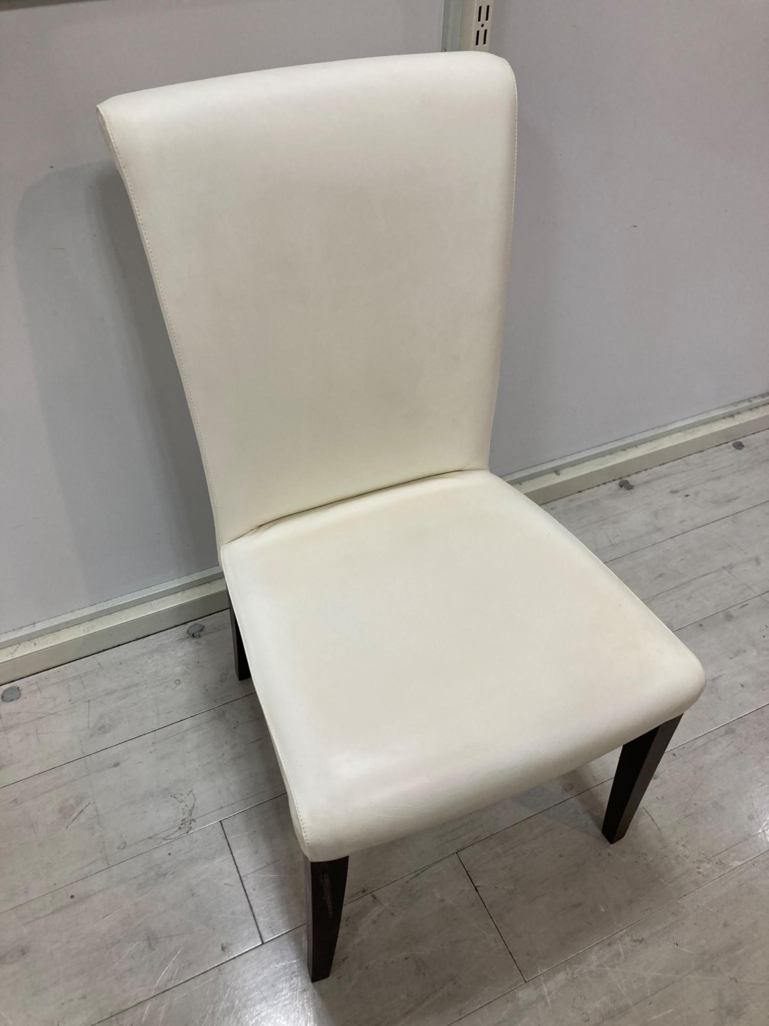 Poltrona Frau (ポルトローナフラウ) ダイニングチェアー ホワイト 155