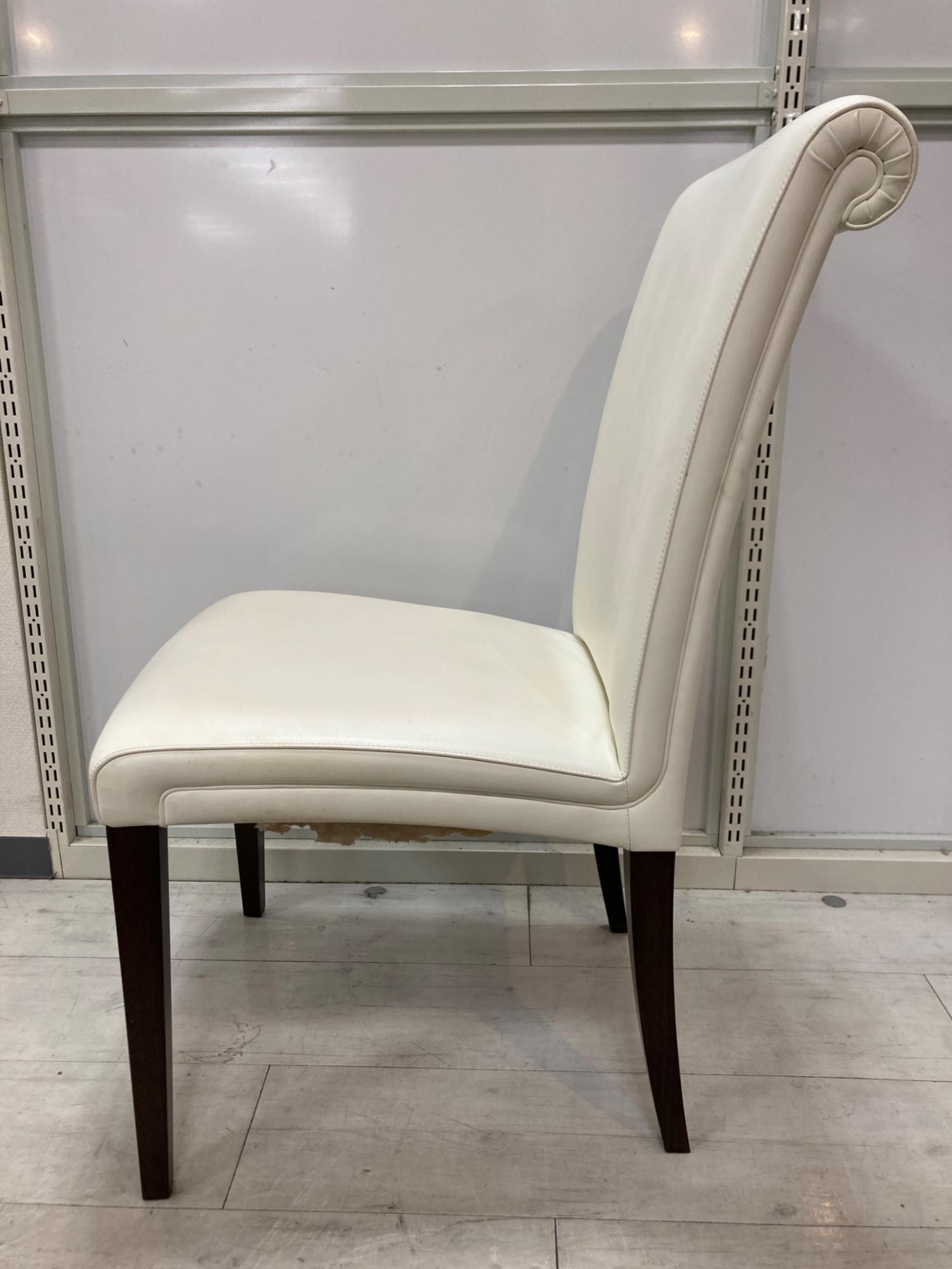 Poltrona Frau (ポルトローナフラウ) ダイニングチェアー ホワイト 155