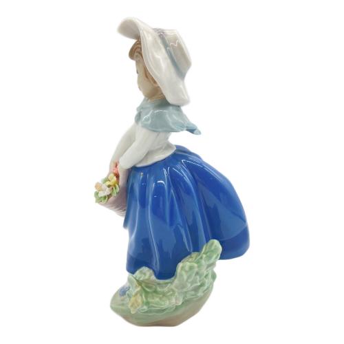 LLADRO (リヤドロ) フィギュリン きれいな花ばかり