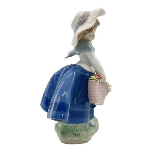 LLADRO (リヤドロ) フィギュリン きれいな花ばかり