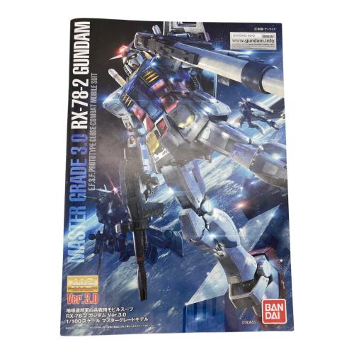 BANDAI (バンダイ) MG 1/100 RX-78-2 ガンダムVer.3.0 ガンプラ ※外箱傷み有