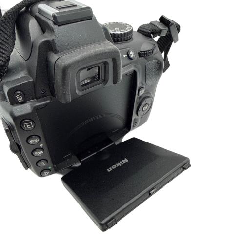 Nikon (ニコン) デジタル一眼レフカメラ D5000