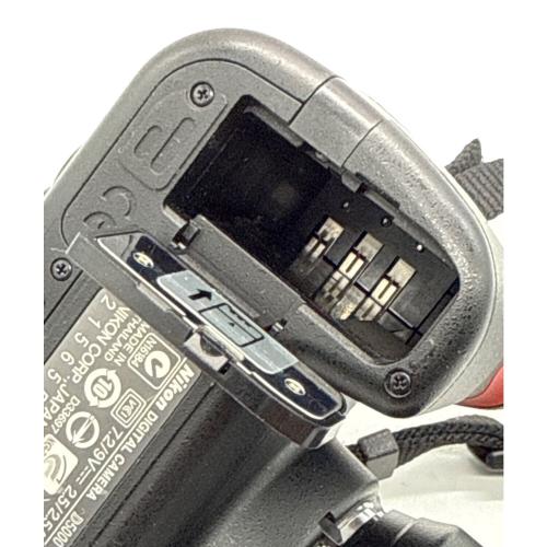 Nikon (ニコン) デジタル一眼レフカメラ D5000
