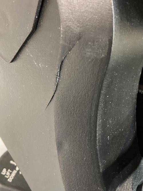 Feel Lab ゲーミングチェア 64 ブラック