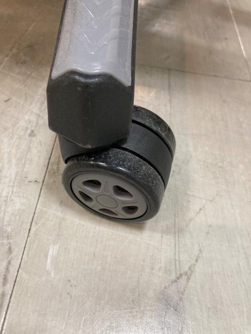 Feel Lab ゲーミングチェア 64 ブラック