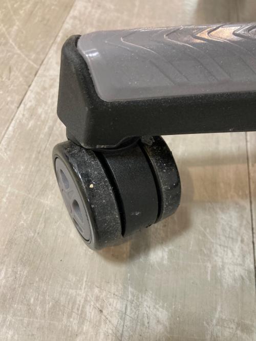 Feel Lab ゲーミングチェア 64 ブラック