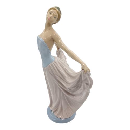 LLADRO (リヤドロ) フィギュリン 踊る少女