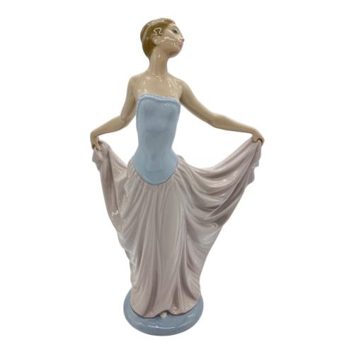 LLADRO (リヤドロ) フィギュリン 踊る少女