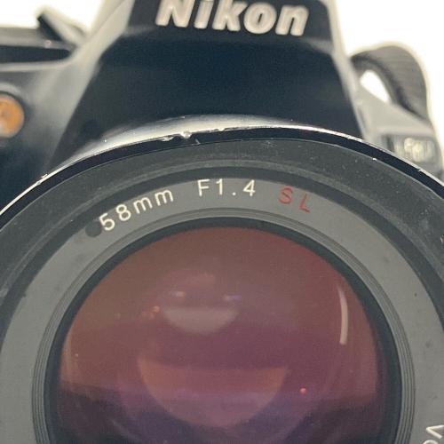 Nikon (ニコン) デジタル一眼レフカメラ D5600 本体割れ・一部欠損有