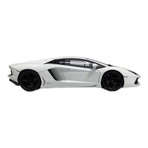 AUTOart (オートアート) モデルカー 1/18 2379 Lamborghini Aventador LP700-4