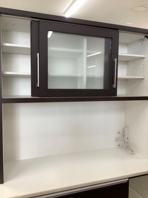 ニトリ レンジボード ブラウン×ホワイト 天板裏に若干劣化 54 2枚スライド扉 幅:約120㎝