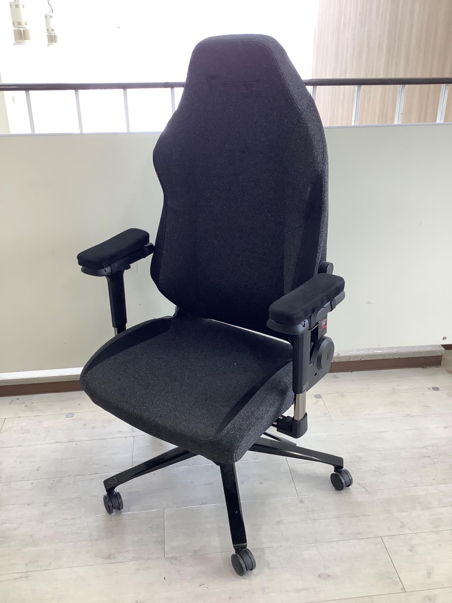 ゲーミングチェア ブラック SECRET LAB TITAN 61｜トレファクONLINE