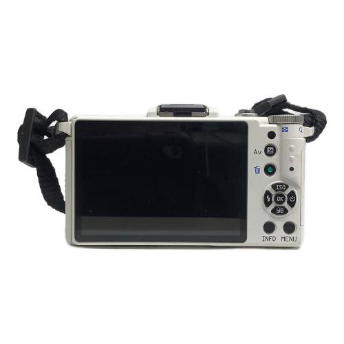 PENTAX Q コンパクトデジタルカメラ 1275万画素(総画素) 1240万画素(有効画素) 標準：ISO125～6400 専用電池 SDHCカード SDカード SDXCカード 標準：ISO125～6400 4525647