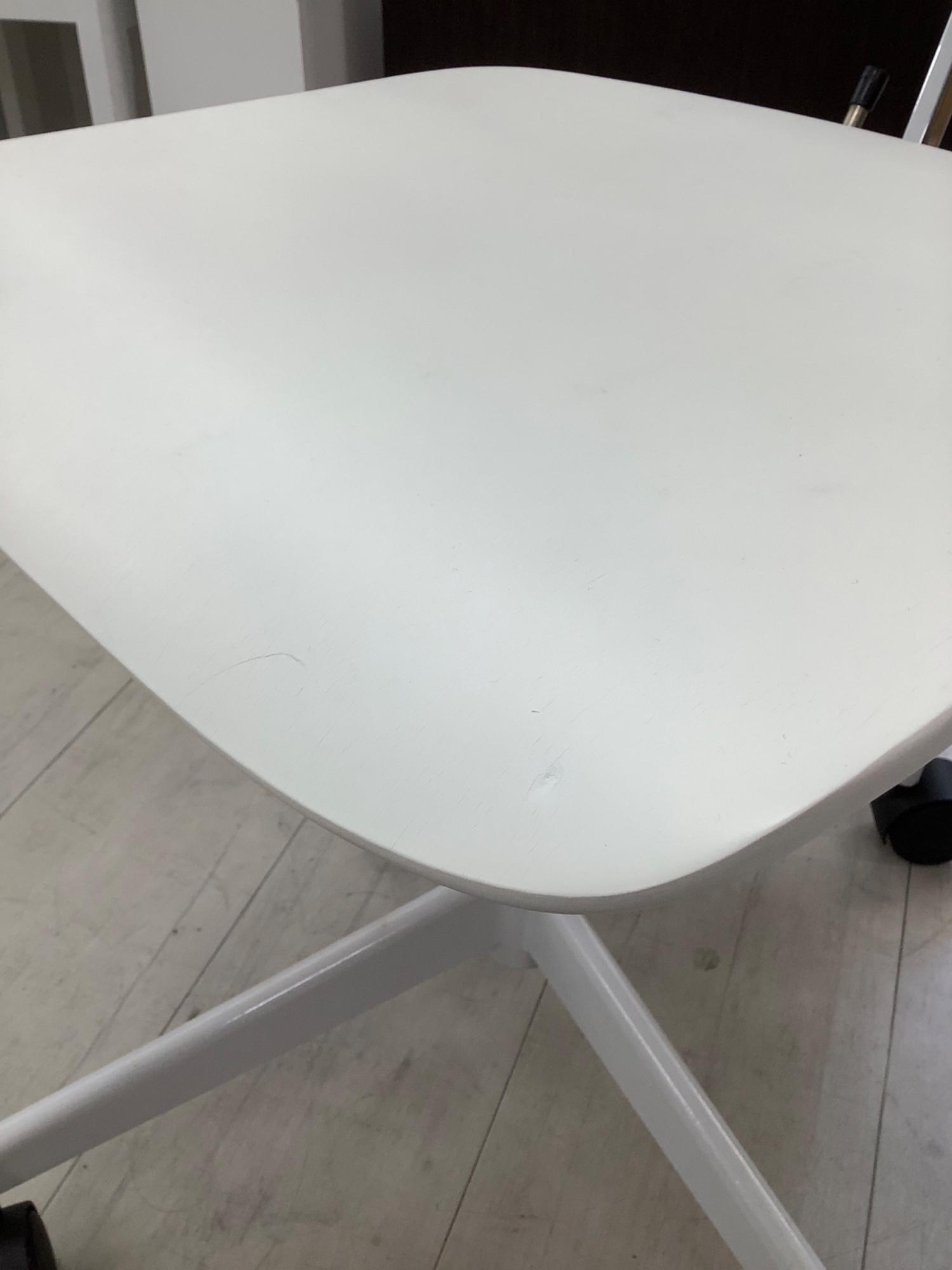 イス　LABOFA ホワイト　デンマーク 【トレファク堺福田店】 labofa (ラボファ) イス ホワイト デンマーク｜トレファクONLINE