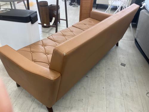 カリモク60 (カリモクロクマル) 3人掛けソファー 422 ブラウン ロビーチェア