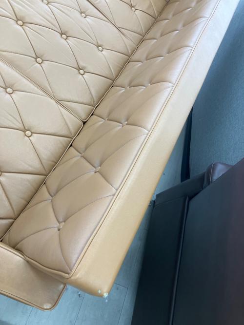 カリモク60 (カリモクロクマル) 3人掛けソファー 422 ブラウン ロビーチェア