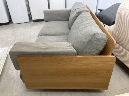 無印ソファ2人がけ 人気の無印良品(MUJI)のオーク材 2人掛けソファーです♪板と脚でできた