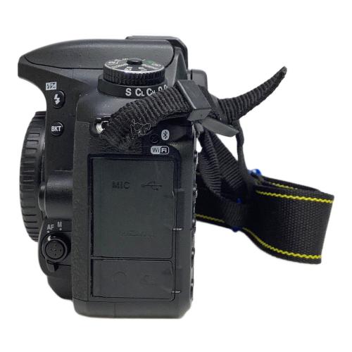 Nikon (ニコン) デジタル一眼レフカメラ D7500