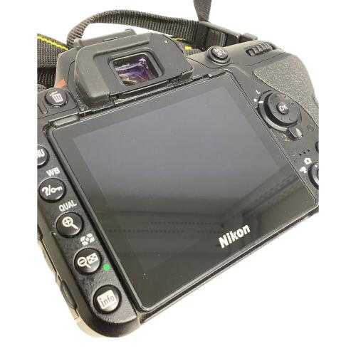 Nikon (ニコン) デジタル一眼レフカメラ D7500