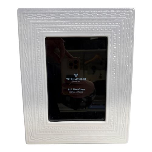 Wedgwood (ウェッジウッド) フォトフレーム ホワイト インタグリオ