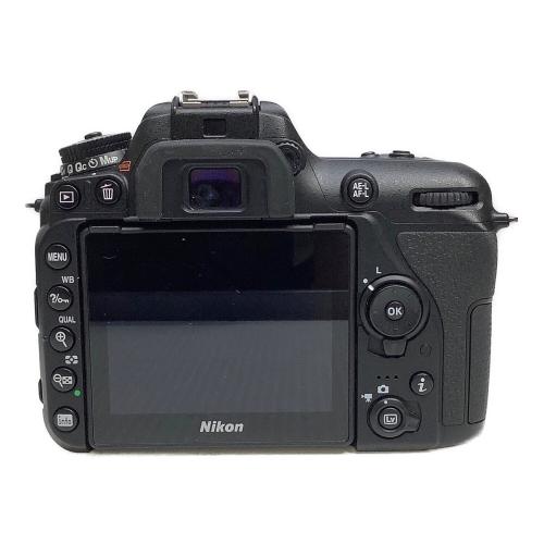 Nikon (ニコン) デジタル一眼レフカメラ D7500