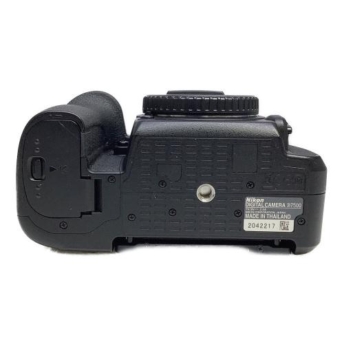 Nikon (ニコン) デジタル一眼レフカメラ D7500