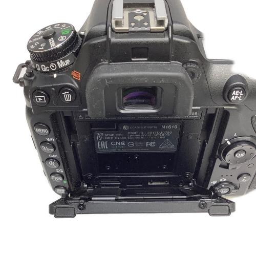 Nikon (ニコン) デジタル一眼レフカメラ D7500