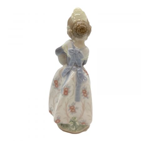 リヤドロ　フィギュリン　起こしちゃだめよ LLADRO (リヤドロ) フィギュリン オレンジがいっぱい 本体のみ