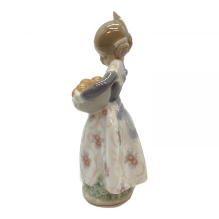 美品 リヤドロ LLADRO バレンシアの少女 オレンジがいっぱい 置物 陶器 LLADRO (リヤドロ) フィギュリン オレンジがいっぱい 本体のみ