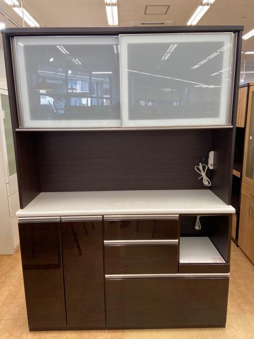 ニトリ キッチンボード ブラウン×ホワイト アルミナ2