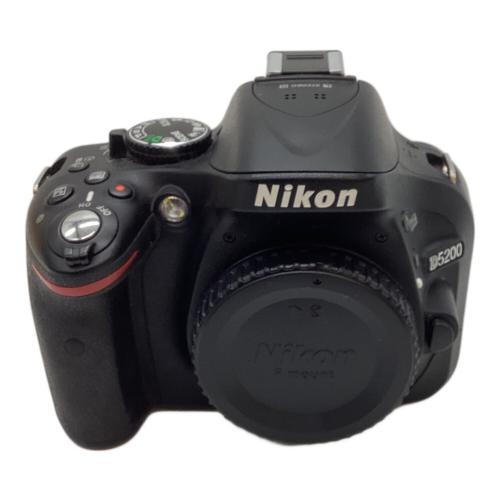 Nikon (ニコン) 一眼レフカメラ ダブルズームキット D5200 2471万画素(総画素) APS-C 23.5mm×15.6mm CMOS 専用電池 SD/HC/XDカード対応 標準：ISO100～6400 1/4000～30秒