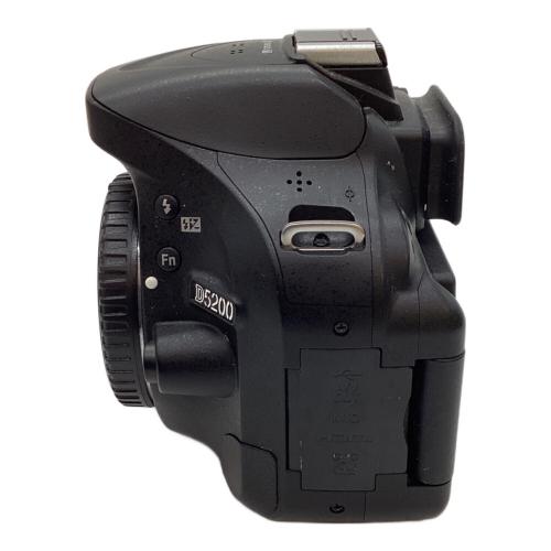 Nikon (ニコン) 一眼レフカメラ ダブルズームキット D5200 2471万画素(総画素) APS-C 23.5mm×15.6mm CMOS 専用電池 SD/HC/XDカード対応 標準：ISO100～6400 1/4000～30秒
