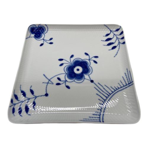 ROYAL COPENHAGEN (ロイヤル・コペンハーゲン) スクエアプレート ブルーフルーテッド・メガ