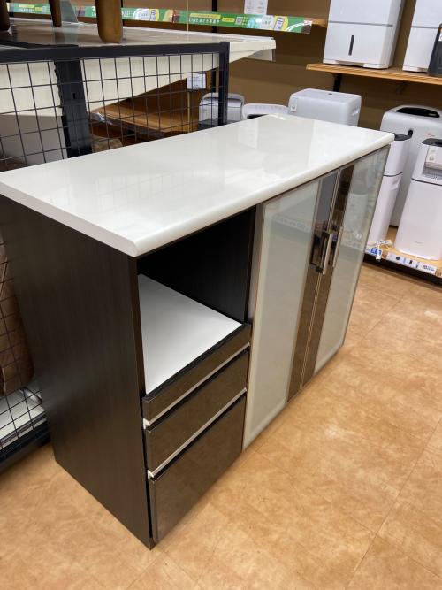 ニトリ キッチンカウンター ブラック×ホワイト 2枚扉