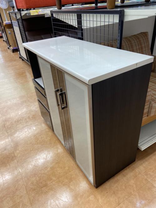 ニトリ キッチンカウンター ブラック×ホワイト 2枚扉