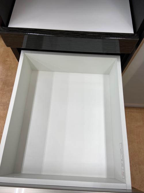 ニトリ キッチンカウンター ブラック×ホワイト 2枚扉