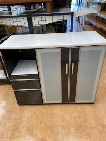 ニトリ キッチンカウンター ブラック×ホワイト 2枚扉