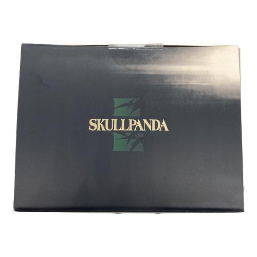 POP MART (ポップマート) SKULLPANDA Lazy Panda Plush Doll Pendant ヌイグルミ