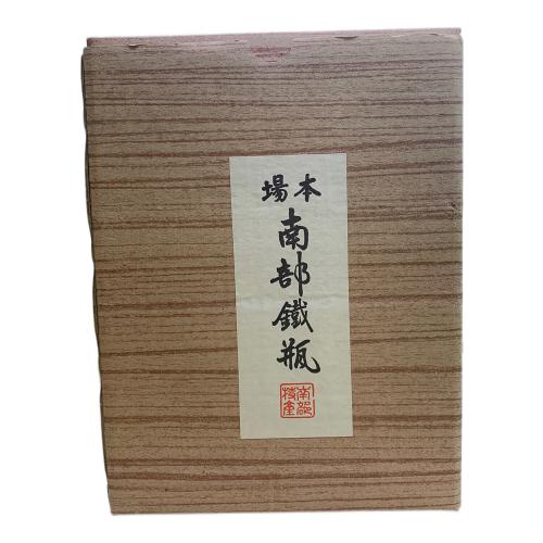 南部鉄器 (ナンブテッキ) 鉄瓶 1.8L 平丸型 亀甲