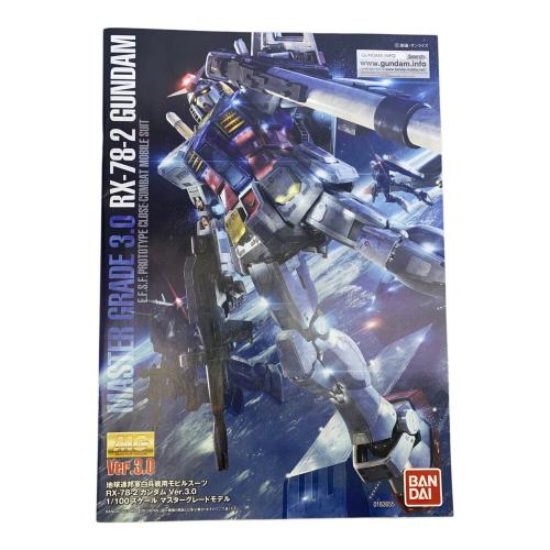 BANDAI (バンダイ) ガンプラ 機動戦士ガンダム MG 1/100 ガンダムベース限定 RX-78-2 ガンダム Ver.3.0[チタニウムフィニッシュ] 5061641