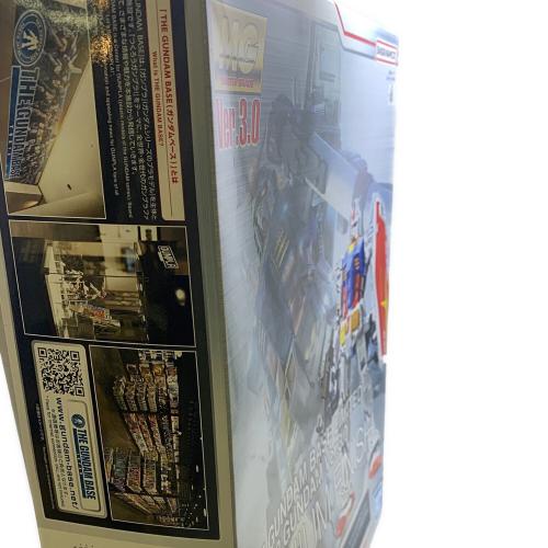 BANDAI (バンダイ) ガンプラ 機動戦士ガンダム MG 1/100 ガンダムベース限定 RX-78-2 ガンダム Ver.3.0[チタニウムフィニッシュ] 5061641