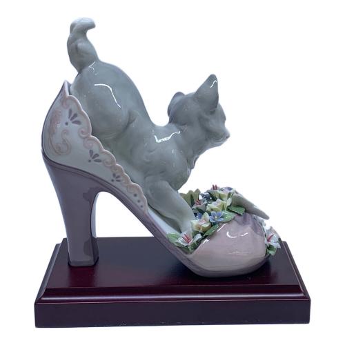 LLADRO (リヤドロ) フィギュリン 楽しいかくれんぼ 猫と蝶