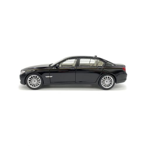 京商 (キョウショウ) モデルカー BMW 760Li(F02) 1/18スケールKYOSHO