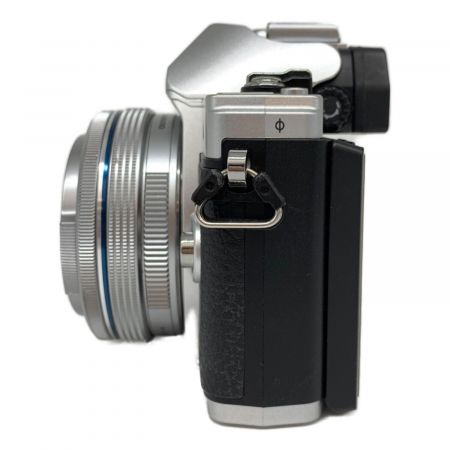 OLYMPUS (オリンパス) OM-D E-M10 MARK III デジタル一眼レフカメラ 14-42mm f3.5-5.6 EZ付 1605万画素 マイクロフォーサーズ -