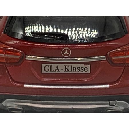 Mercedes Benz (メルセデスベンツ) ミニカー 1/43スケール ☆ GLA Klasse