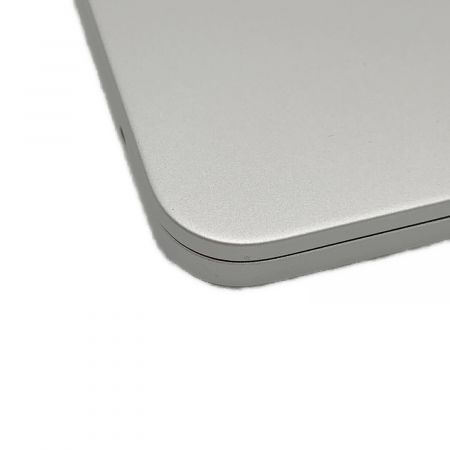 Apple (アップル) MacBook Air Liquid Retinaディスプレイ MLY33J/A 13.6インチ Mac OS Apple M2チップ 8コア メモリ:8GB SSD:256GB H1X7Y1JFPH