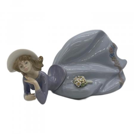 LLADRO (リヤドロ) フィギュリン Pretty Pose(優雅なポーズ) 5589