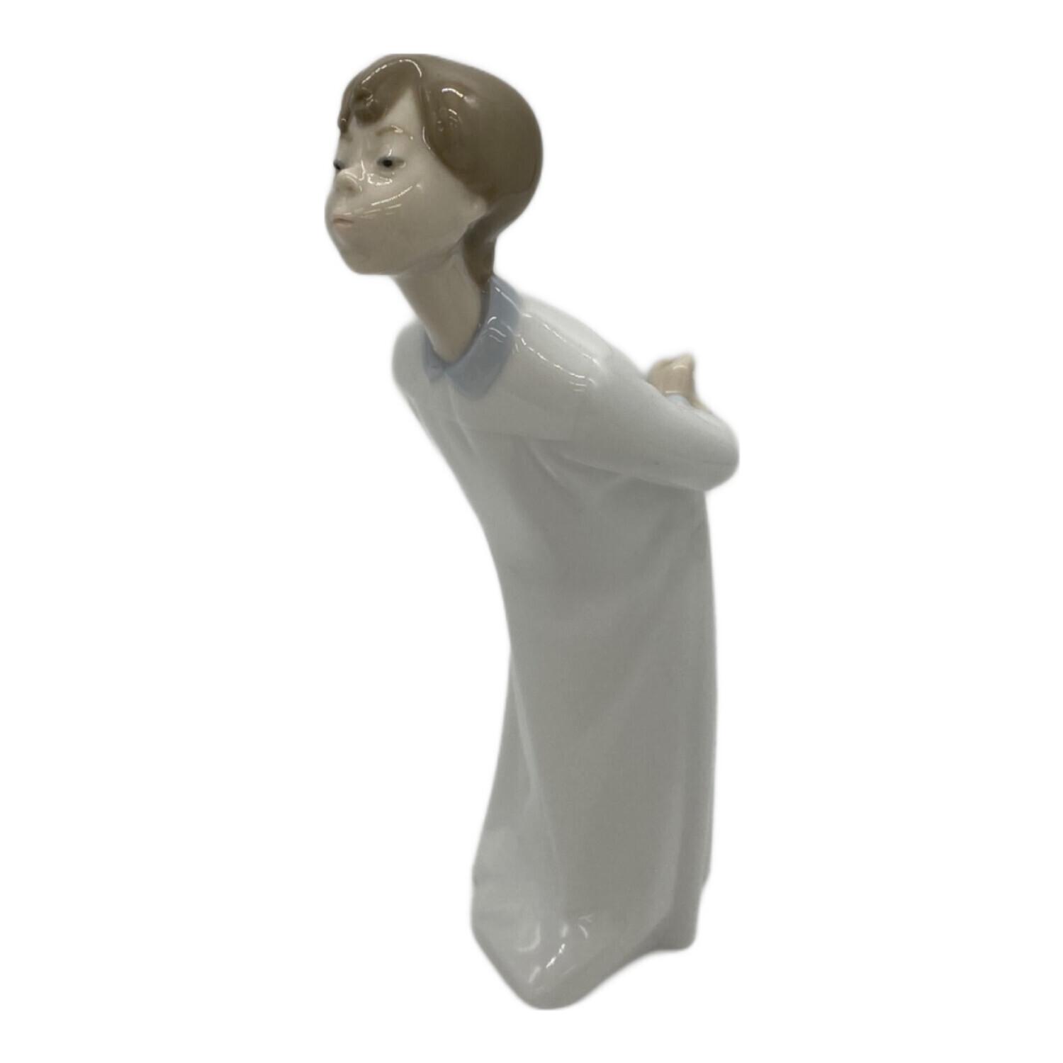 LLADRO (リヤドロ) フィギュリン 4869 キスをする少年｜トレファクONLINE