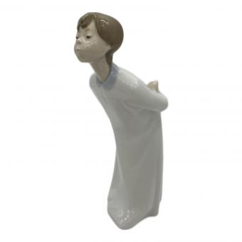 LLADRO (リヤドロ) フィギュリン 4869 キスをする少年