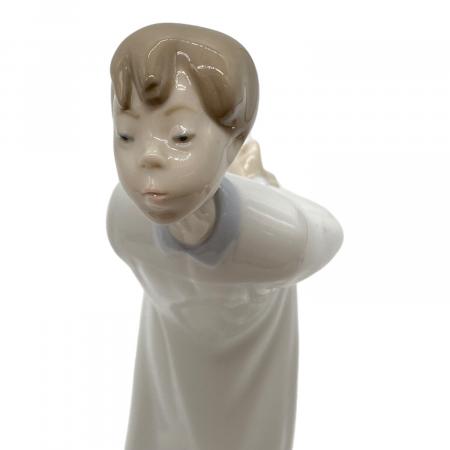 LLADRO (リヤドロ) フィギュリン 4869 キスをする少年｜トレファクONLINE